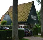 De linkerzijkant van het huis.
              <br/>
              Richard Keijzer, 2014-07-06